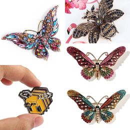 Brooches Pins Novelty Creative Animal Bee Enamel Pin Lapel Charming Butterfly Badge Brooch Suitable For A Variety Of OccasionsPins