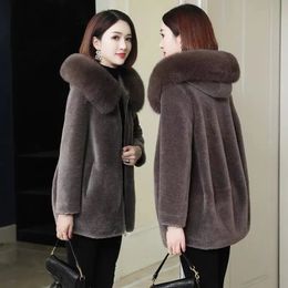 Womens Fur Faux Women Autumn Winter Fashion Real Lamb Wool Coat With Natural Fox Hooded Jacket Thick Granule Warm Outerwear L648 231113