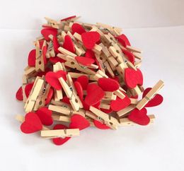 Decorative Objects Figurines 50PCSLot Mini Romantic Loving Heart Shape Wood Clips Handicrafts Pos Papers Clothes Pegs Home Bachelorette Party Decorations 231114