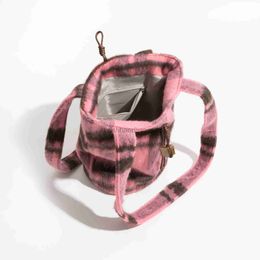 Omuz Bagspink Stripe Kürklü Kova Kova Çantası Bulanık Fasyon Kadın Tote Yumuşak Crossbody Bagstylishhandbagsstore