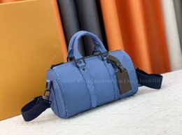 Luxury women's bag Designer Travel Denim blue Bag Men's Tote Shoulder Bag Men's and Women's Tote Large Capacity crossbody Tote Outdoor Sports Bag Popular bag