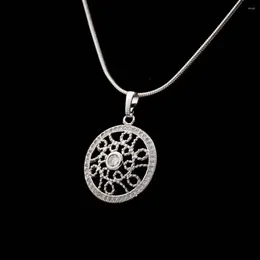 Pendant Necklaces Charming Zircon Geometric Figure Women Necklace Round Hollow Flowers Rree Pendants Fine Jewelry Gifts