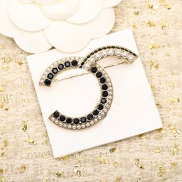 2023 Luxury quality charm brooch with diamond black diamond and nature shell have box stamp simple design PS7826A