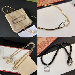 Fashionable Designer Necklace Pendant Luxury Brand Letter Copper Necklaces Men Women Silver Gold Crystal Pearl Choker Chain Collarbone Chain Jewellery