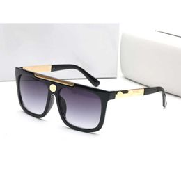 Tasarımcı Güneş Gözlüğü Vace Erkekler Polarize Güneş Gözlükleri Dikdörtgen Adumbral Moda Klasik Kadın Gözlükler 4 Renk Yüksek Kalite