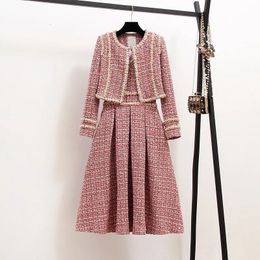 Dresses New 2023 Autumn High Quality Women's 2-Piece Set of Tweed Short Jacket Coat+Beaded Tank Top Dress Elegant Fashion Party Dress 2-Piece Set 231114