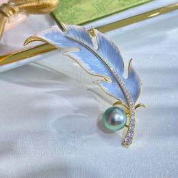 Brooches MeibaPJ 9-10mm Peacock Blue Round Natural Pearl Fashion Feather Corsage Brooch Sweater Jewellery For Women