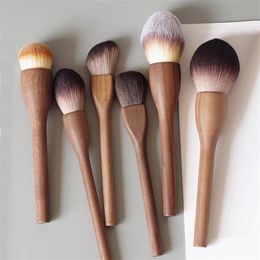 Makeup Tools 1Pcs European Vintage Wood Handle Brush High Quality Walnut Loose Powder Blush Foundation Contour Super Soft 230413