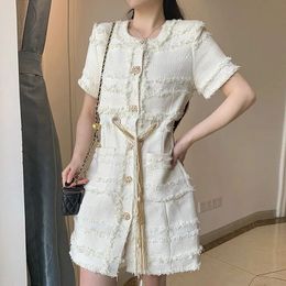 Dresses High quality autumn and winter fashion women's 2023 cashmere woven tweed button pocket pearl chain tassel patchwork elegant mini dress 231114