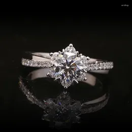 Cluster Rings CVD HPHT Lab Grown Diamond Ring 0.64ct D VS1 With IGI Certicfication 18K Gold Flower Shape Engagement Wedding