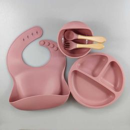 Cups Dishes Utensils 5Pcs/Set Baby Silicone Sucker Bowl Plate Spoon Fork Set Portable Baby Feeding Tableware Non-slip Children's Dishes BPA Free AA230413