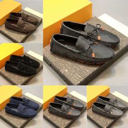 Famous brand dress shoes men's business boat shoes MM authentic shoes retro luxury brand men's casual shoes moccasins breathable soft black driving shoes.