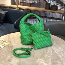 Small venetasbottegas Handbag Handmade Single Wrist Woven Cabbage Basket Water Bucket Mother Bag Versatile Fashion Large Capacity One Shoulder