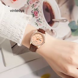 Fashion Watch Quartz High Precision Automatic Non Mechanical Ladies Watch Waterproof Double Calendar Female Student Korean Version Wrist