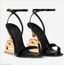 Summer Luxury Brands Patent Leather Sandals Shoes Pop Heel Gold-plated Carbon Nude Black Red Pumps Gladiator shoes sandal With Box EU35-43 good