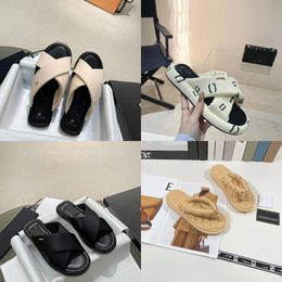 Paris 24ss Summer Open Toe Flat Sandal Slippers Women Beaded Cross Band Crystal Mules Beach Slipper Casual Party Luxury Designer Flats Shoes Channel