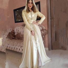 Elegant Arabic Moroccan Kaftan Evening Formal Dresses With Hat Lace Appliques Long Sleeves Floor Length A-Line Modest Muslim Beige Prom Party Gowns