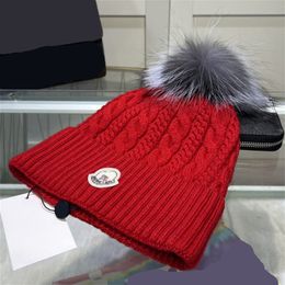 Affordable high-quality designer hats men's and women's brimless designer scarf autumn and winter warm knitted hats high-quality plaid skull hats luxurious cap
