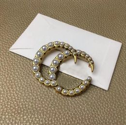 designer fashion pearl letter pins brooches mens and womens same style used for suit sweater brooch Jewellery