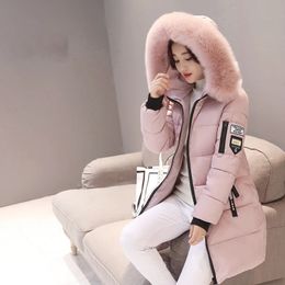 Piumino da donna Parka invernale da donna Parka Cappotti lunghi in cotone Casual Pelliccia con cappuccio Giacche spesse calde giacca slimfit Cappotto femminile Abbigliamento 231114