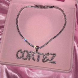 Colares pendentes Nome personalizado Palavras de baguete letras pendentes Gold Silver Color Charm AAAA Zircônia Hip Hip Hop Chain Rock Jewelry T230413