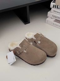 Slippers Fur Shearling Suede Boston Clogs Women Sandal Designer Shoes Slip On Flat Mule Stylish shoes go with everything Wool Slides Fashion Leather
