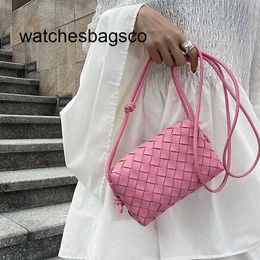 Designer Woman Handbags Bottegaaveneta Advanced Sheepskin Camera Bag with Full Leather Woven Inside and Outside New Design Fashionable Vers