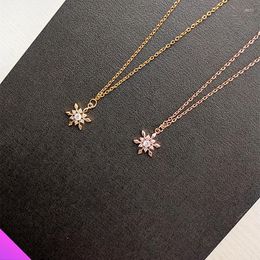 Pendant Necklaces Christmas Inlaid Shiny Zircon Snowflake Snow Necklace Classic Ladies Jewellery Gift 2 Colours Product Wholesale 10