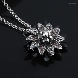 Pendant Necklaces Black Dahlia Vintage Flower Crystal Copper Alloy Necklace With Beads Chain For Women Girl Party Jewelry Gift