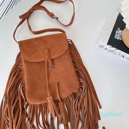 Suede Iphone Tassels Crossbody Flat Shoulder Bags Flap Purse Women Clutch Bag Brown Black Frosting Full Leather Classic Letter