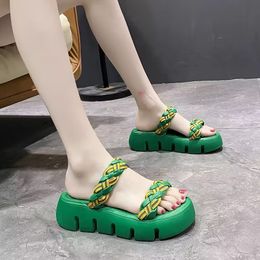 Summer Slippers Women's New Sponge Cake Thick Bottoming Fashion Cute Personality Beautiful Outdoor Comfortable Non-Slip Leisure Beach Sandals