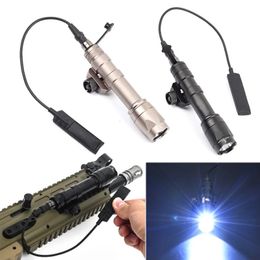 Ficklampor facklor Taktisk ficklampa M600C ficklampa SureFir Weapon Scout Light 600Lumen Pistol med tryckomkopplare 231115