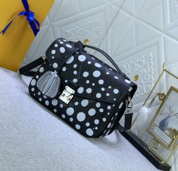 Designer womens shoulder bag luxury Metis handbags leather fashion envelope tote bags flower letters crossbody ladie messenger makeup purses Top-quality