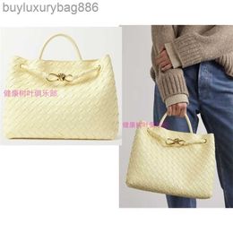 Luxury Handbag for Ladies Botega Sheepskin Totes Andiamo Paris 1 Week China 23 Autumn Andiamo Woven Sheepskin Medium Bag 3900 Euros YUQIV