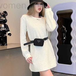 Women's Hoodies & Sweatshirts designer Comes with a waist bag, classic triangle emblem, loose fitting bathroom dress, women's casual long sleeved 23s autumn new style 778I