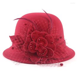 Stingy Brim Hats Luxury Felt Fedora Hat Women Winter 2023 Autumn Detachable Floral Elegant Fedoras Bowler Fascinator Weddings Red White