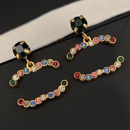 Geständer Designer goldplattierter Kupfer -Drop -Ohrringe für Frauen - 2024 Charme Ohrringschleife