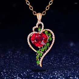 Pendant Necklaces Megin D Romantic Luxury Exquisite Red Green Rhineston Alloy For Women Lover Mother Friend Fashion Design Gift Jewelry