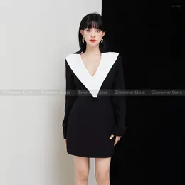 Casual Dresses French Black And White Clashing Suit Dress 23 Years Autumn Temperament Imperial Sister Model Niche V-neck Waisted