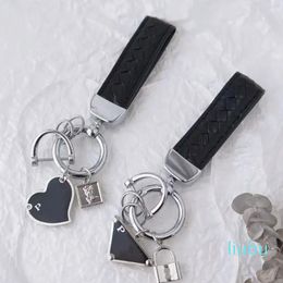 Keychain brand Inverted triangle Mens Luxury Handmade Leather Car Keyring Womens Heart shape Buckle Keychains Give away original packaging box