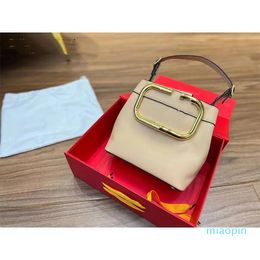 Designer Bucket Bag Female Tote Bag Temperament New Big Hardware Leisure Shoulder Bag Cross