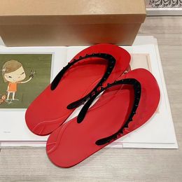 Rote Flip Flops Slipper Sommersandale Slide Sandale im Freien Sliders Anti-Rutsch Designer Mule Gummi flach Damen Herren Niete Lässig schwarz weiß Strand Reisen Schuhboden