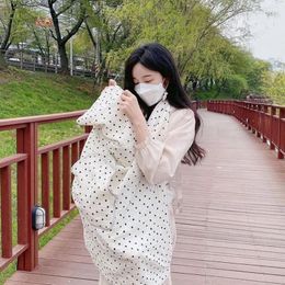 Blankets Baby Blanket Polka Dot Hugging Quilt Go Out Mosquito And Wind Protection Multifunctional Cape