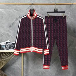24SS designer mens tracksuits Double letter print zipper Windbreaker tracksuit luxury sport suit man sleeve with stripe sportsuit sport suits 2 Colour