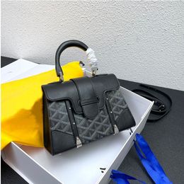 Wholesale Woman Shoulder Handbags Fashion Luxury Desigenr Chain Crossbody Bag Genuine leather bags handbags black pouch chain purse messenger bag