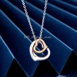 V T Gold Lock Pedicle T Necklace Love Necklace for Womens High End Fashion Light Color Double Heart Collar Chain