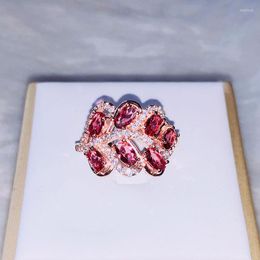 Cluster Rings Rose Gold Leaf Shaped Red Crystal Ring Elegant Seduction Women Jewelry Fashion Birthday Gift