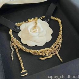 Kvinnliga halsband chokerkedja bokstav 18k guld pläterade tofs halsband designer halsband hängsmycken tillbehör
