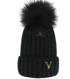 Fashion Designer hats Brand Italy Hat V Beanies Men's and women's beanie fall/winter thermal knit hat ski brand bonnet plaid Skull Hat Luxury warm cap B2