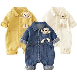 Rompers Spring Denim Baby Jumpsuit Cartoon Pocket Bear Romper for Boys Girls born Overalls Korean Style Onesie Autumn Kids Clothing 231115